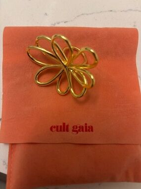 cult gaia Gold Loop Petal Ring